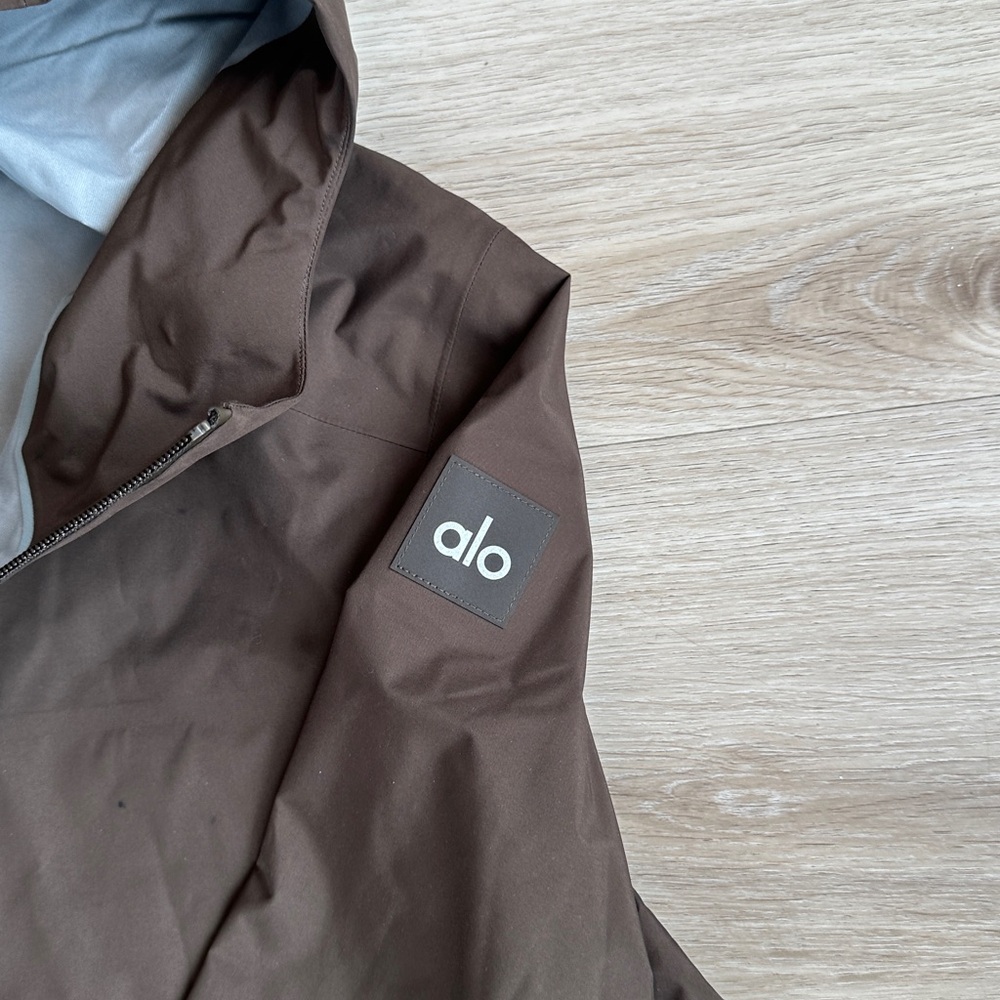 ALO Yoga Alpha Shell Jacket - Picture 10 of 12